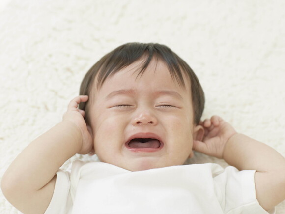 Bébé qui pleure : pourquoi ?